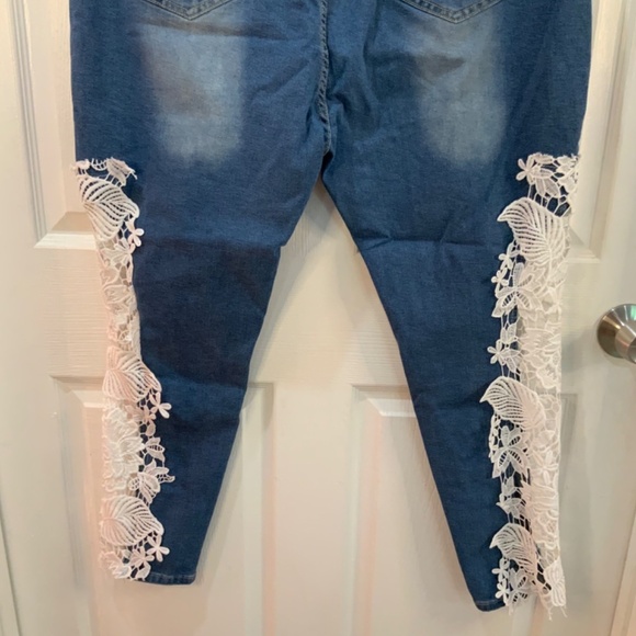 LACE CROPPED SLIM FIT JEANS PLUS SIZE 4X - Picture 8 of 10